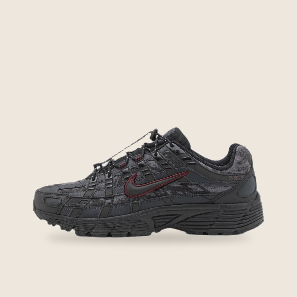 Nike P-6000 — Noir et bordeaux
