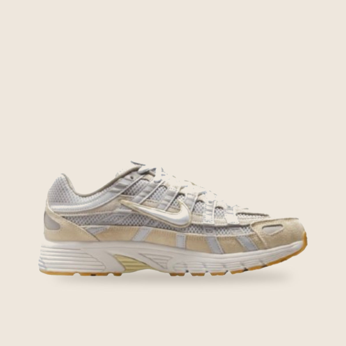 Nike P-6000 — Beige et blanc